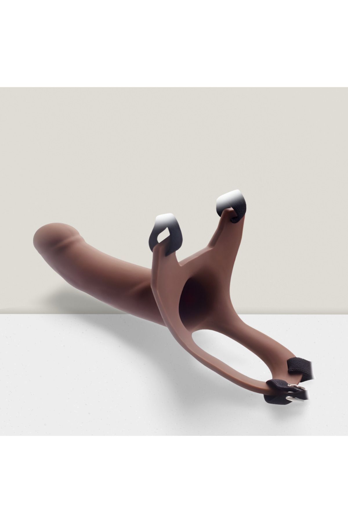 1_org_zoom Silicone Curved Dong 5.7'' * Silikon Kavisli 14,5 cm Boyunda 4 cm Dolgu İçi Boş Orjinal Kemerli Belden Bağlama - Kahverengi - Görsel 1
